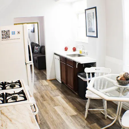 2 Bedroom - Off Street Parking - Amazing View Nearby Pittsburgh Exterior photo