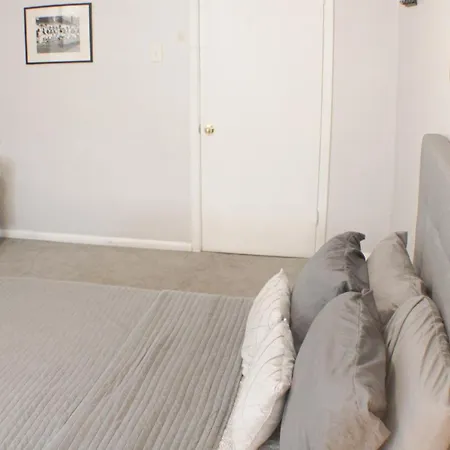 2 Bedroom - Off Street Parking - Amazing View Nearby Pittsburgh Exterior photo