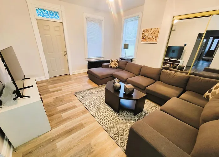 2 Bedroom - Off Street Parking - Amazing View Nearby